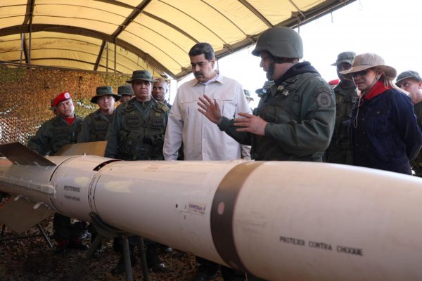 Maduro, Venezuela ordusunun tatbikatında