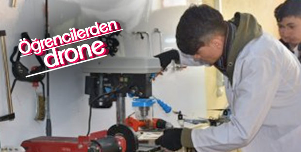 Genç öğrenciler ters uçan drone ile yarışıyor