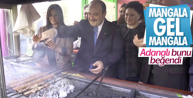 Bakan Varank 'Kampüs Taksi' ile öğrenci taşıdı
