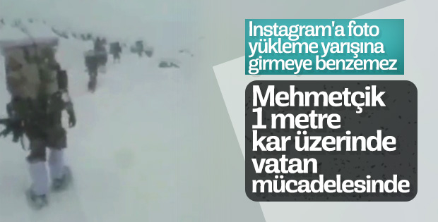 Türk askerinin kar üzerinde vatan mücadelesi