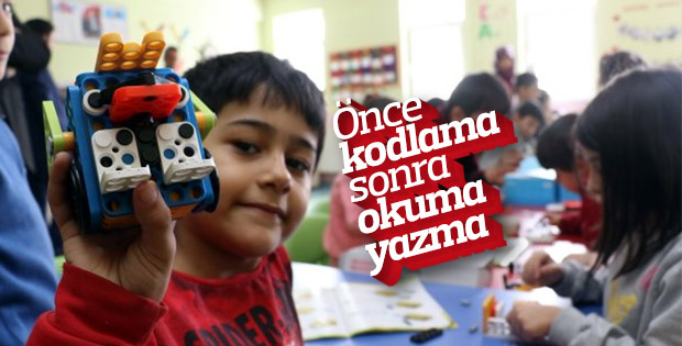 Öğrenciler okuma yazmadan önce kodlama öğreniyor