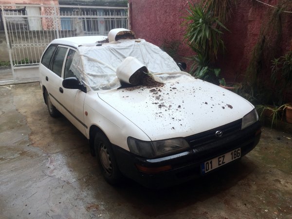 Kıskançlık yüzünden eşini ve kızını bıçakladı