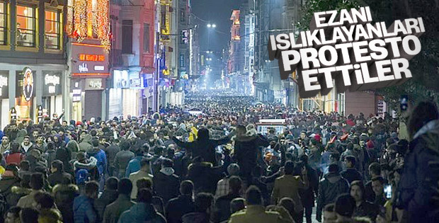 Ezanı ıslıklayanlara protesto yürüyüşü gerçekleşti