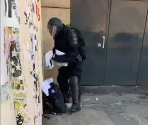 Fransa'da yaÄmalama olaylarÄ±na polisler de karÄ±ÅtÄ±