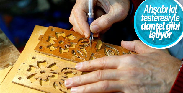 Emekli öğretmenin işlediği ahşaplar büyük ilgi görüyor