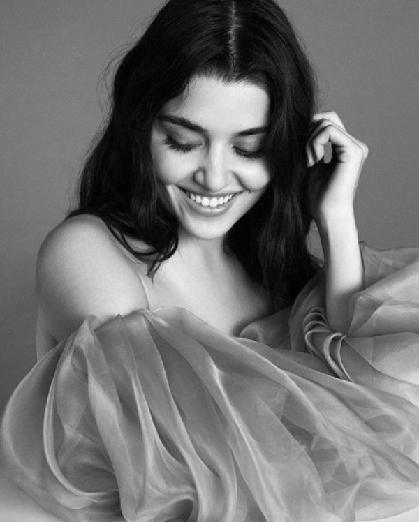 Hande Erçel�in makyajsız hali