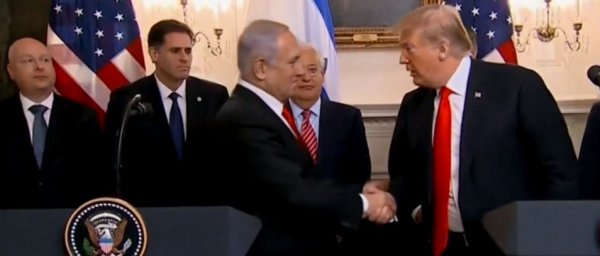 Netanyahu ABD'den Golan tepelerini resmen aldı