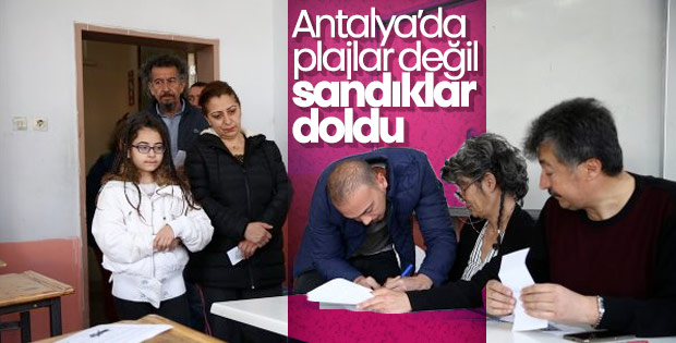 Antalya'da millet sandık başında