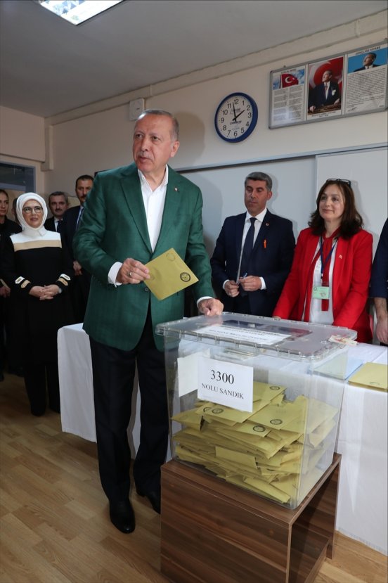 Cumhurbaşkanı Erdoğan, yerel seçim için oyunu verdi