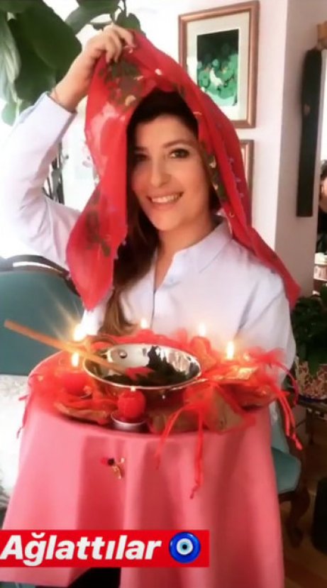 Şebnem Bozoklu'ya nikahtan sonra kına yakıldı