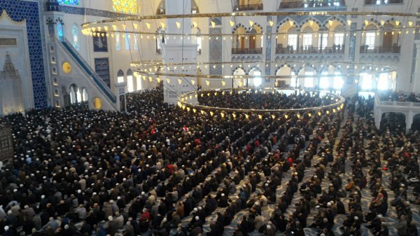 Çamlıca Camii doldu
