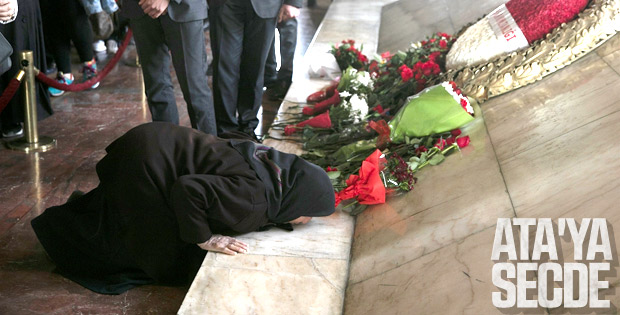 Binlerce kişi Anıtkabir'e akın etti