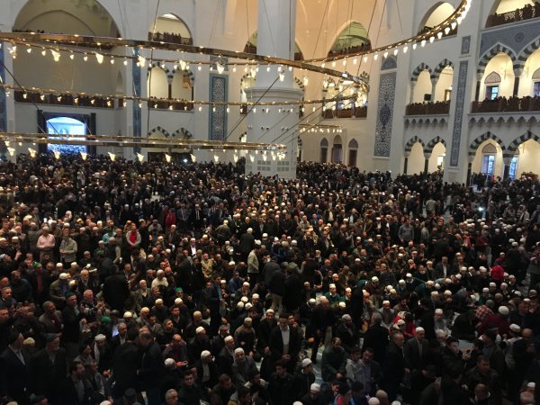 Çamlıca Camii’nde sabah namazı