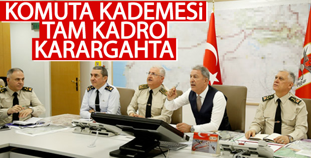Hulusi Akar ve komutanlar Hareket Merkezi'nde