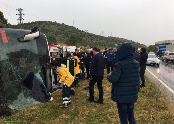 Milas Soke Karayolunda Kaza 2 Olu 12 Yarali