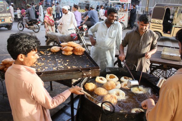 Pakistanlı Müslümanlar Ramazan'a yarın başlayacak