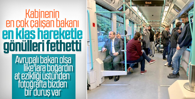 Tramvayda bir bakan: Mustafa Varank
