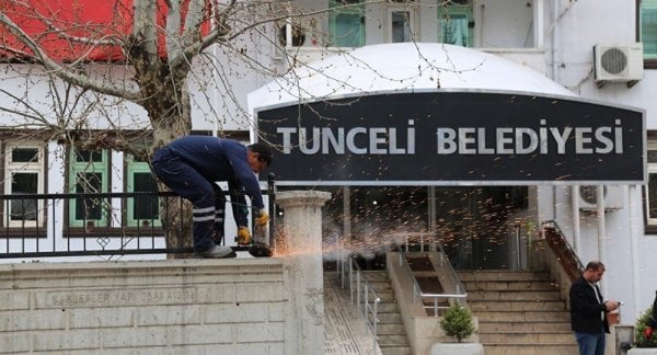 Tunceli Belediyesi'nin tabelası 'Dersim' oluyor