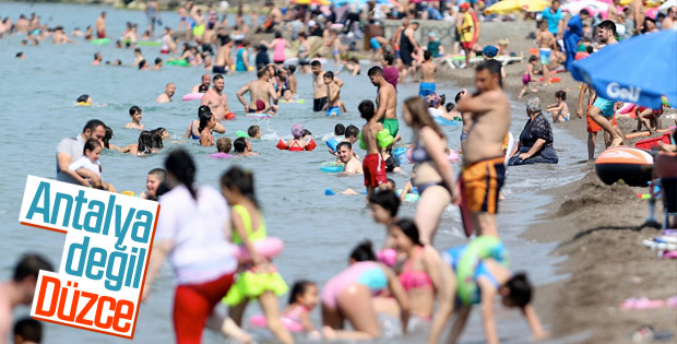Batı Karadeniz sahilleri de bayramda doldu