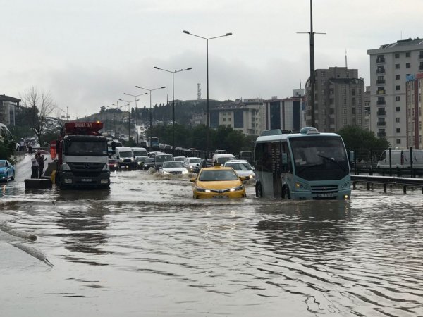 İstanbul�da 3 ilçede sağanak yağış