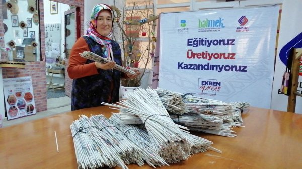Balıkesir'de gazeteler sanat eserine dönüşüyor 