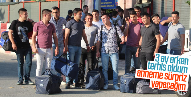 Erken terhis sevinci yaşayan askerler