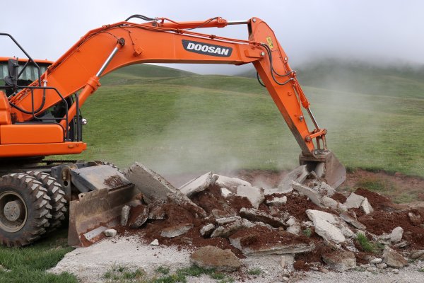 Gümüşhane yaylalarındaki kaçak yapılara geçit yok