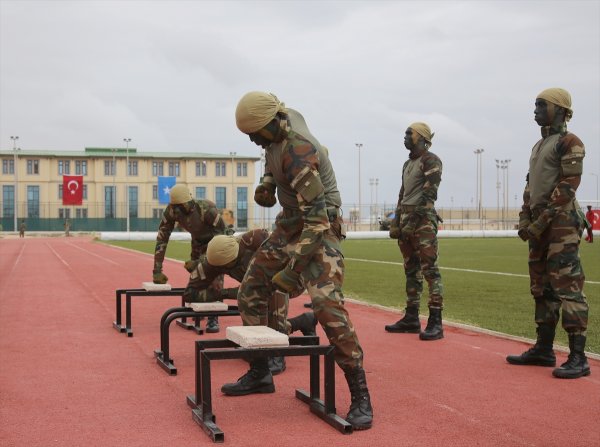Somali’deki Türk askeri eğitim üssü 152 mezun verdi