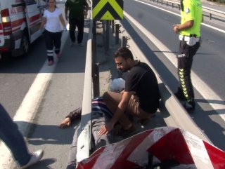 İstanbul'da kaza yapan motosikletliye sürpriz ilk yardım 