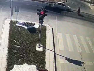 Aksaray'da otomobil motosiklete çarptı: 4 yaralı 