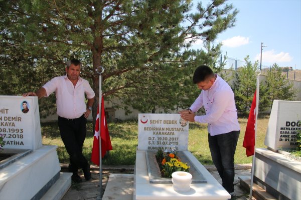 Şehit Bedirhan bebek ve annesi mezarları başında anıldı
