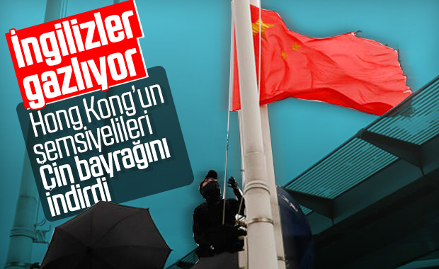 Hong Kong'da göstericiler Çin bayrağını indirdi