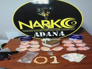 Adana'da kalpli kutudan uyuşturucu çıktı
