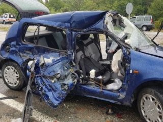 Kazaya yardım için duran minibüse otomobil çarptı: 1 ölü