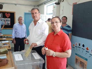 İyi Partili eşinin yerine seçilen AK Partili kadın başkan