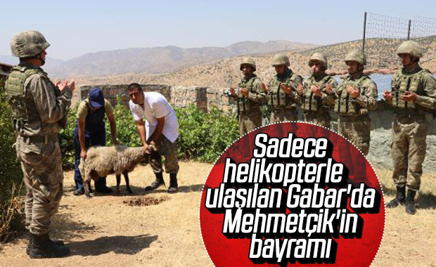 Mehmetçiğin Küpeli Dağı'nda bayram mesaisi