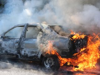 Düzce'de otomobil alev alev yanarak küle döndü