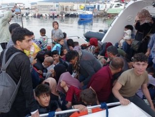 Çanakkale'de 135 göçmen kurtarıldı