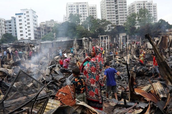 Bangladeş'teki yangında 50 bin kişi evsiz kaldı