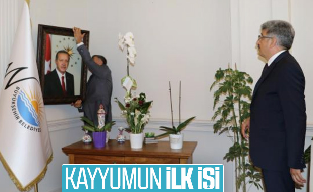 Van'a atanan kayyum makamına Erdoğan'ın fotoğrafını astı