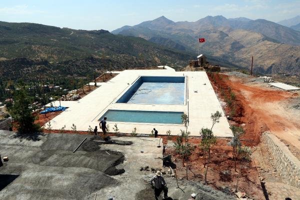 Çukurca'daki üs bölgesine havuz yapılıyor