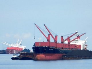 Nikel cevheri taşıyan gemi Endonezya açıklarında kayboldu