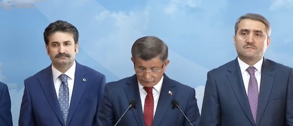 Ahmet DavutoÄlu, AK Parti'den istifa etti