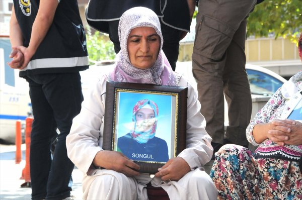 Diyarbakır'daki ailelerin oturma eylemi 11'inci gününde