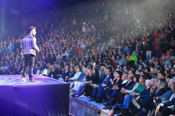İmamoğlu ve Soyer Tarkan konserine gitti 