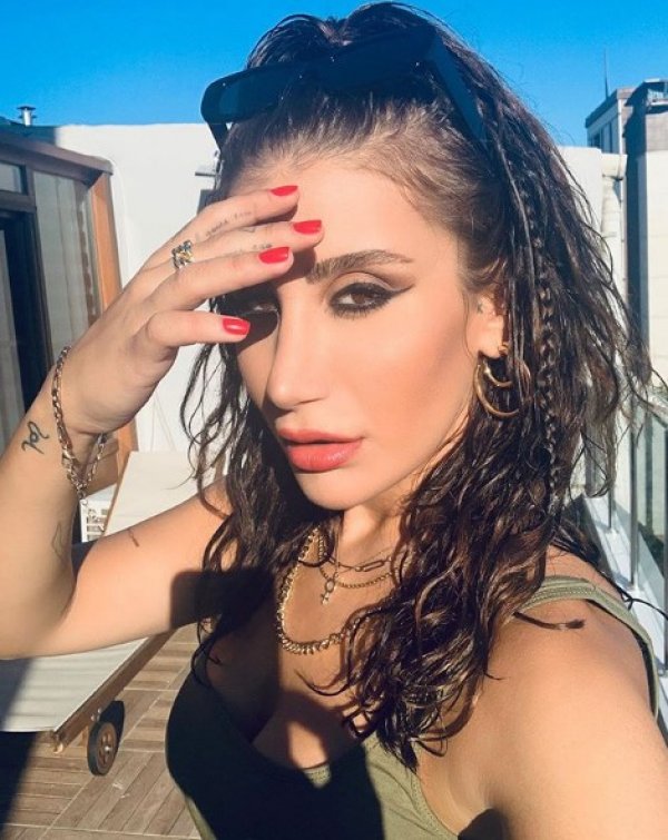 Irem Derici Raziyim Omur Boyu Yalnizliga Bursa Com