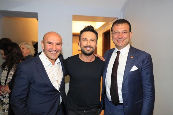 İmamoğlu ve Soyer Tarkan konserine gitti 