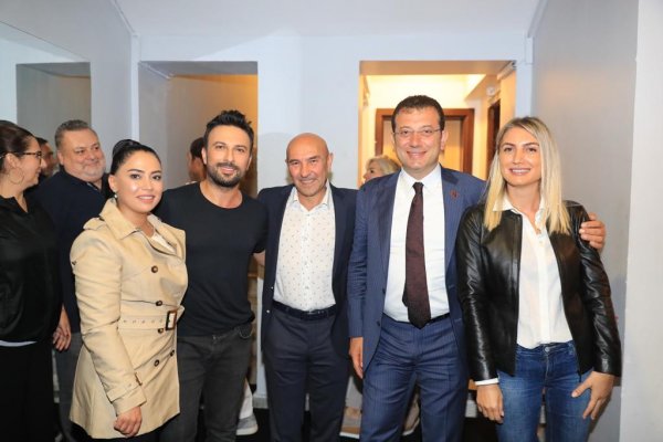 İmamoğlu ve Soyer Tarkan konserine gitti 