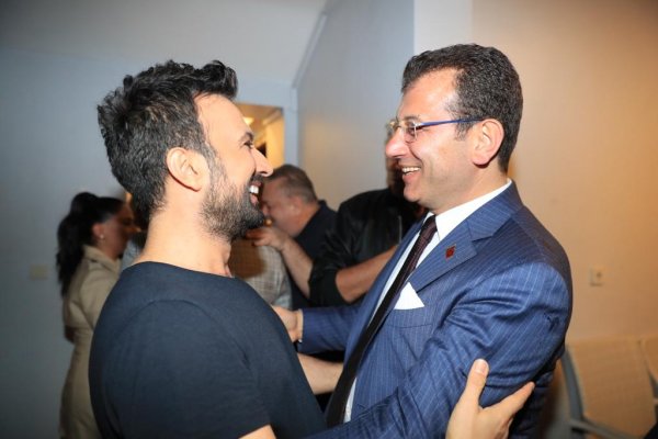 İmamoğlu ve Soyer Tarkan konserine gitti 