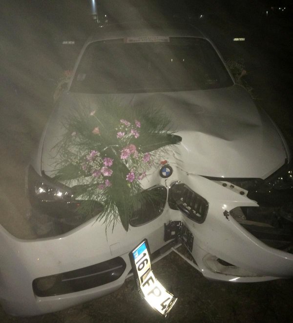 Sevgilisinin gönlünü almaya giderken kaza yaptı
